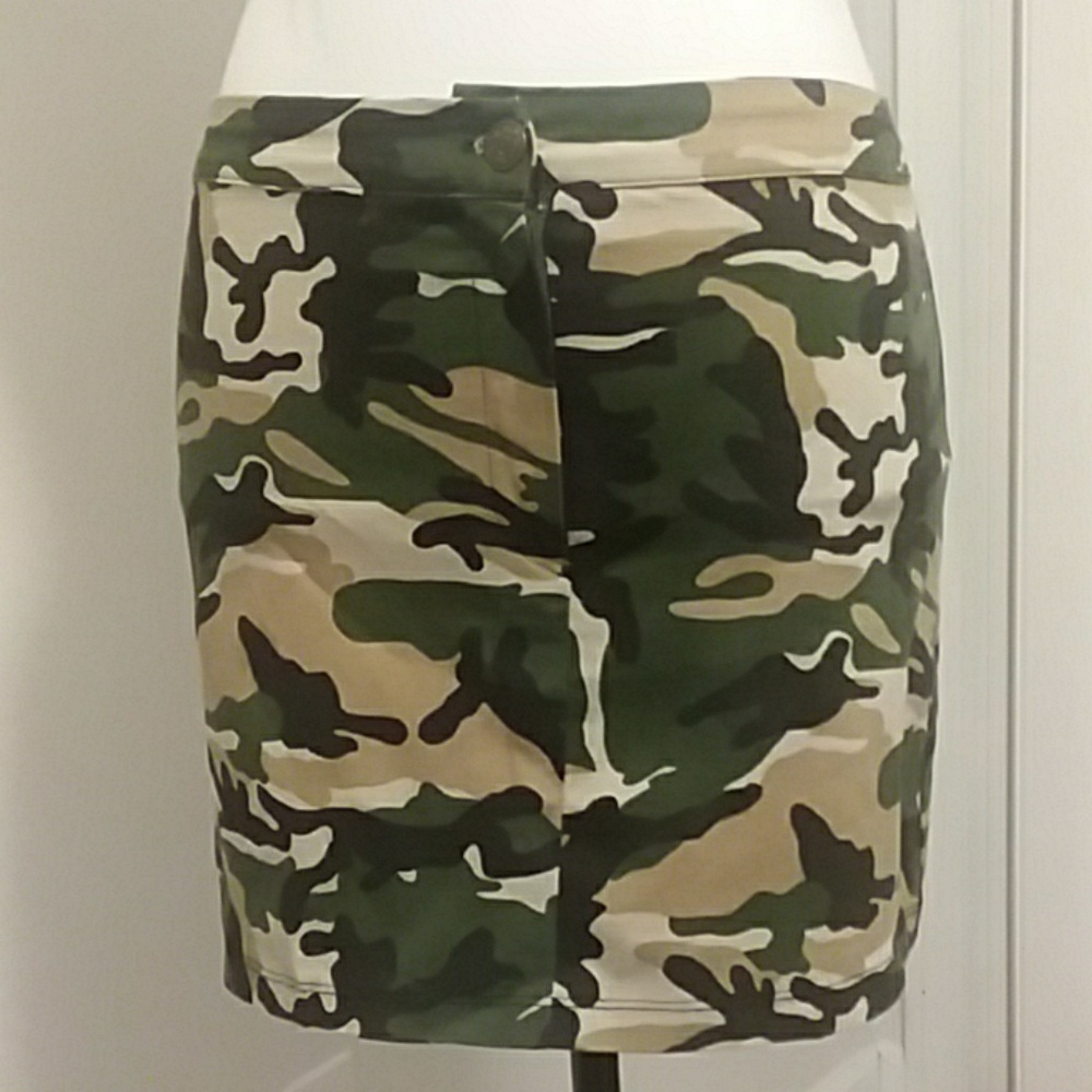 CAMO PRINT STRETCHY MINI SKIRT